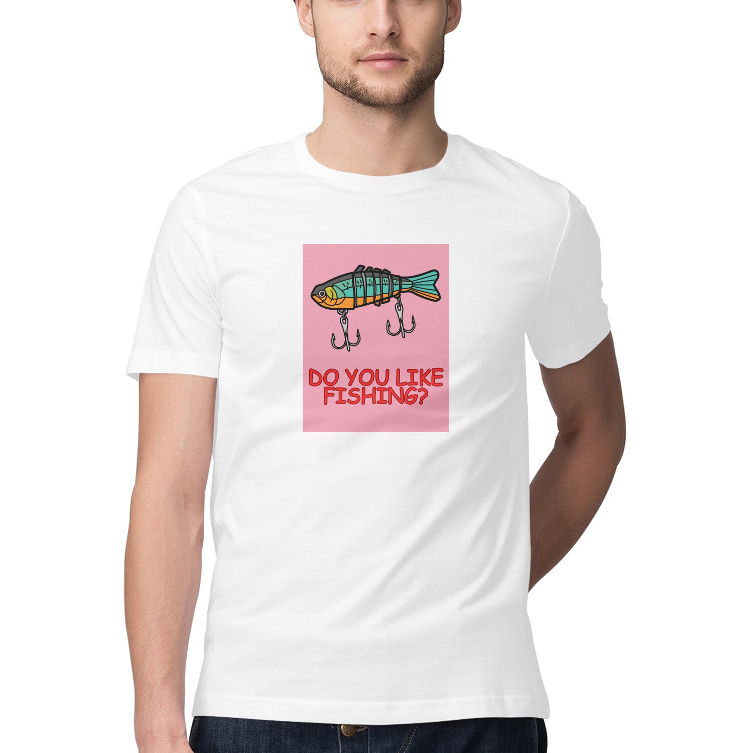 पुरुषों की एंग्लिंग टी-शर्ट | क्या आपको मछली पकड़ना पसंद है - मछली पकड़ने का लालच - गुलाबी पैच | राउंड गला | छोटी बाजू |
