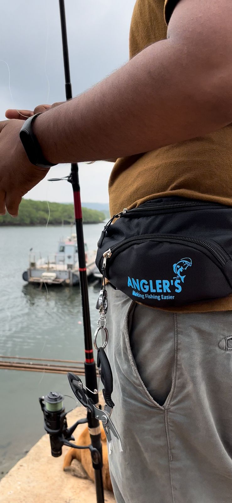 Angler's Waist Pouch for Lures and Bait Storage - fishermanshubBlack
